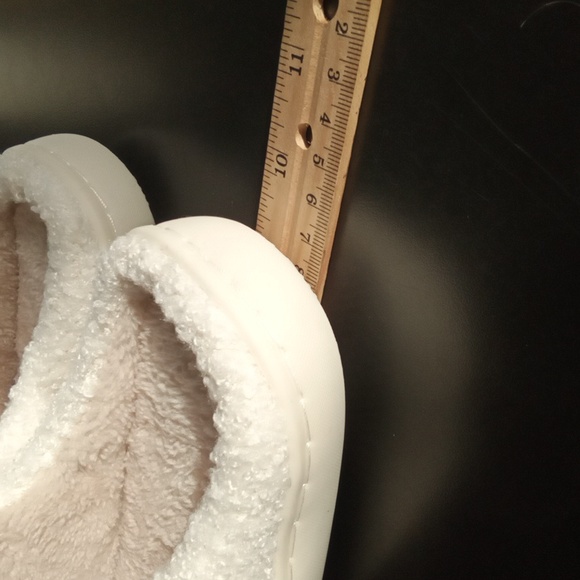 Fuzzy Heart Slippers Small - Picture 2 of 6